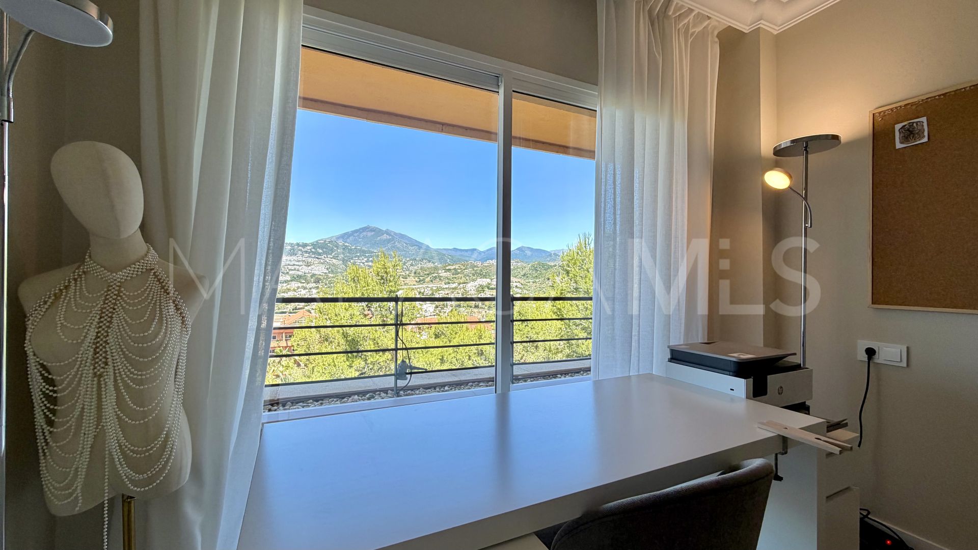 Apartment for sale in Magna Marbella with 3 bedrooms