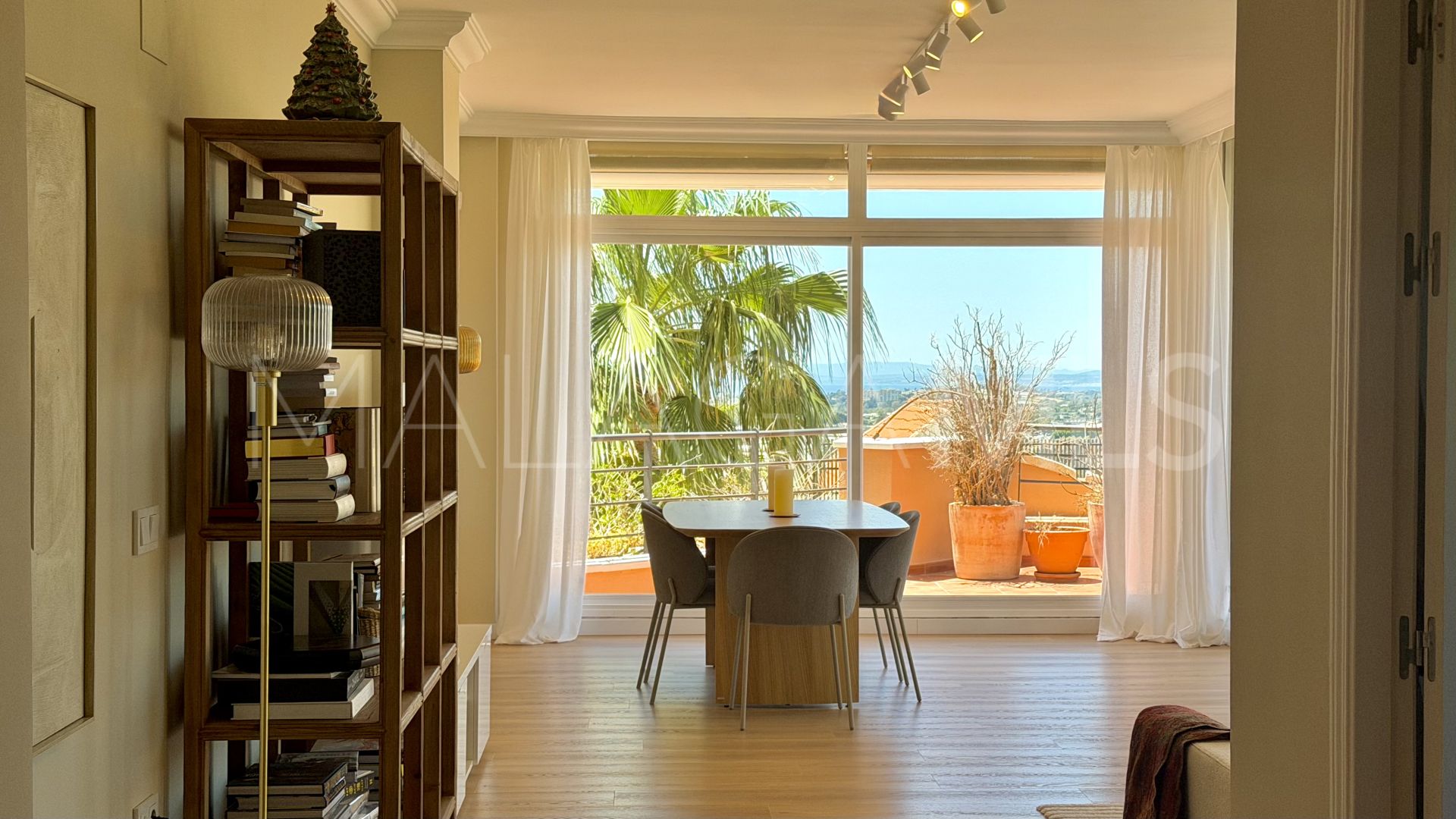 Apartment for sale in Magna Marbella with 3 bedrooms
