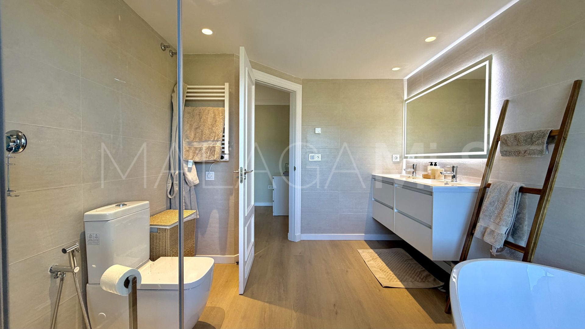 Apartment for sale in Magna Marbella with 3 bedrooms