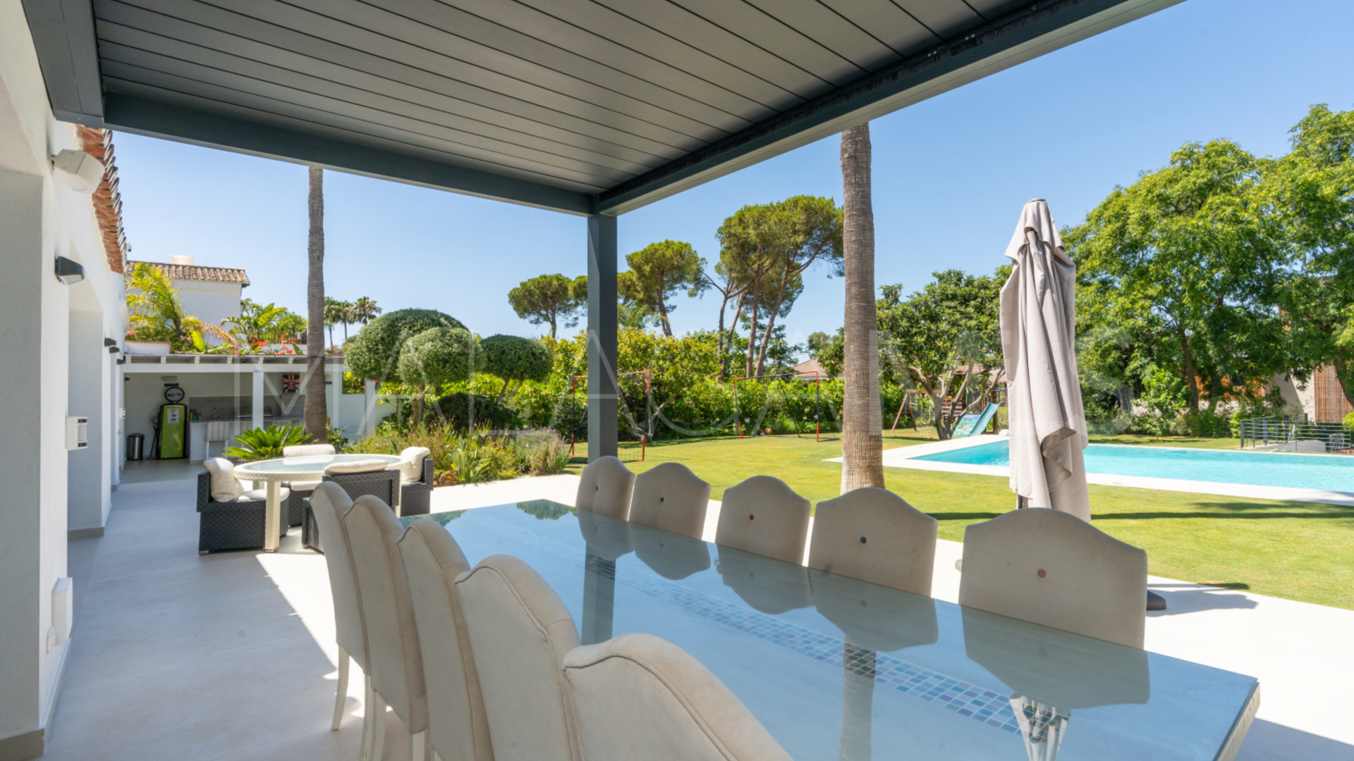 Villa for sale in Guadalmina Baja