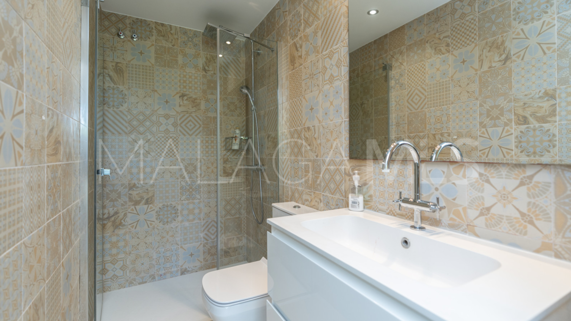 Villa for sale in Guadalmina Baja