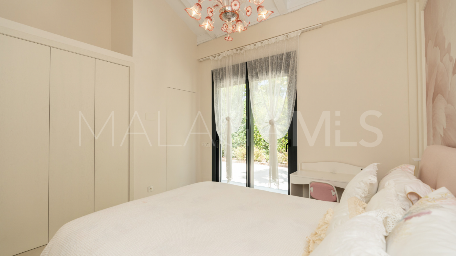 Villa for sale in Guadalmina Baja