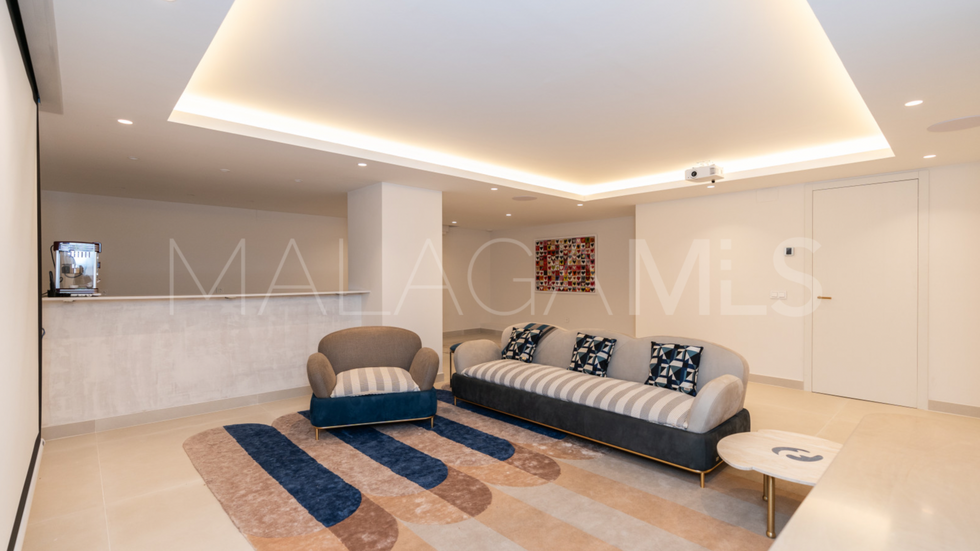 Villa for sale in Guadalmina Baja