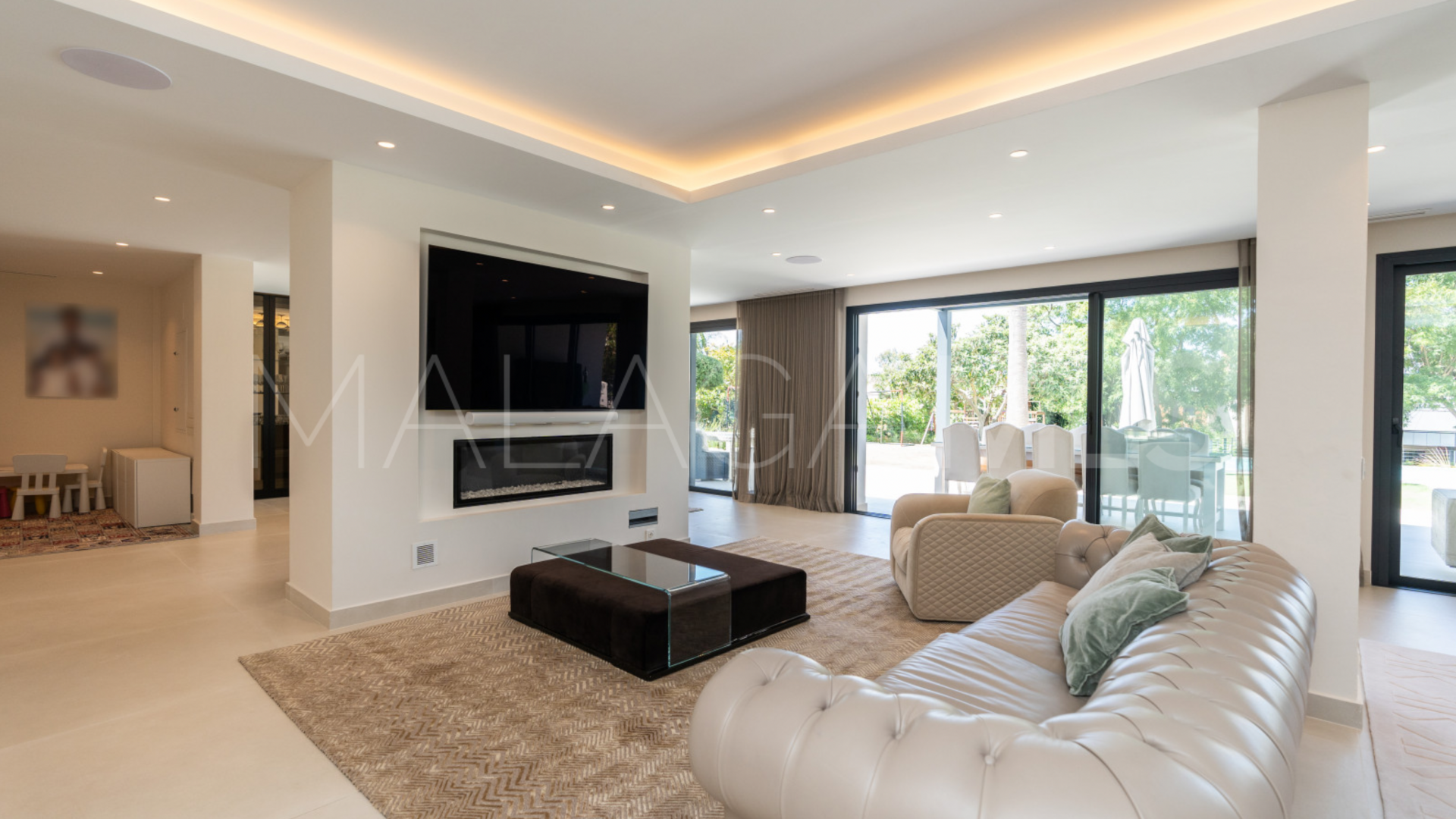 Villa for sale in Guadalmina Baja