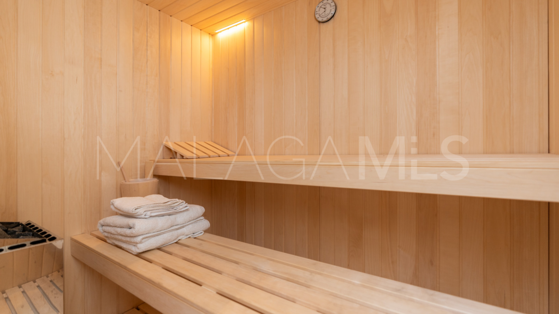 Villa for sale in Guadalmina Baja