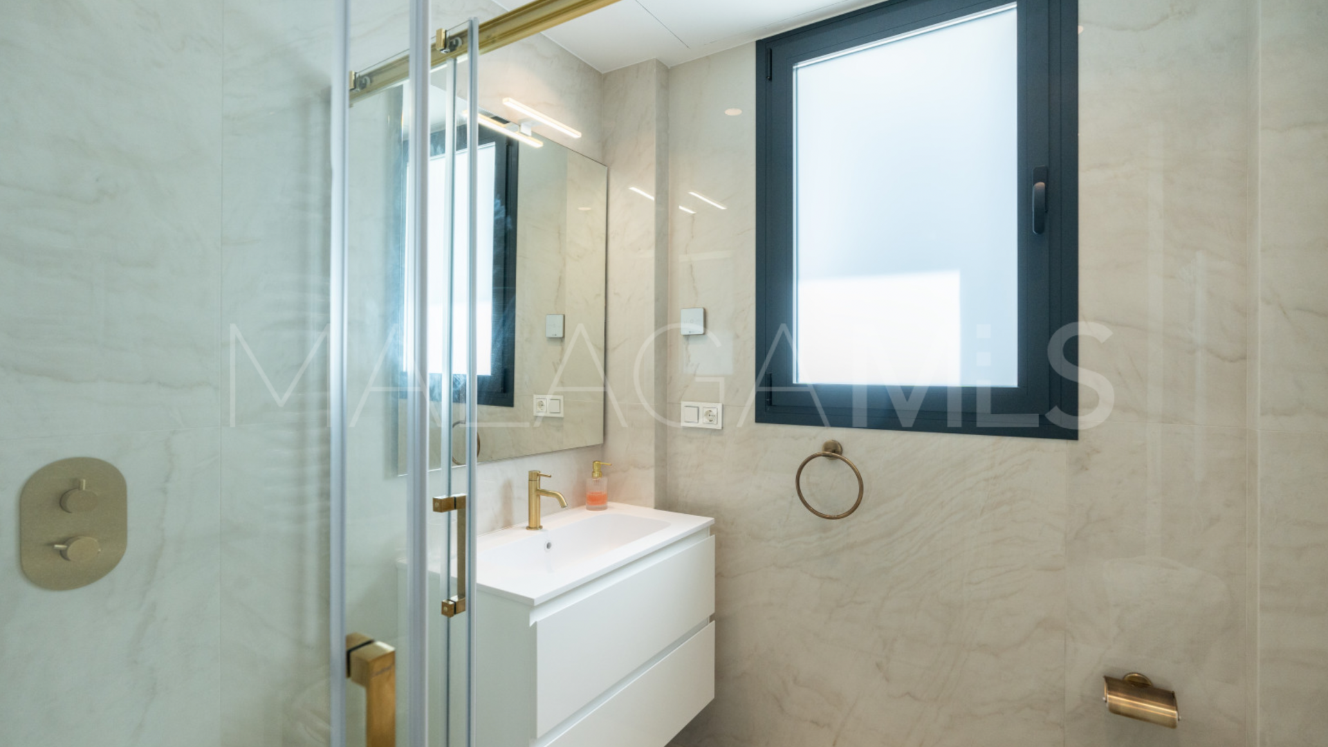 Villa for sale in Guadalmina Baja