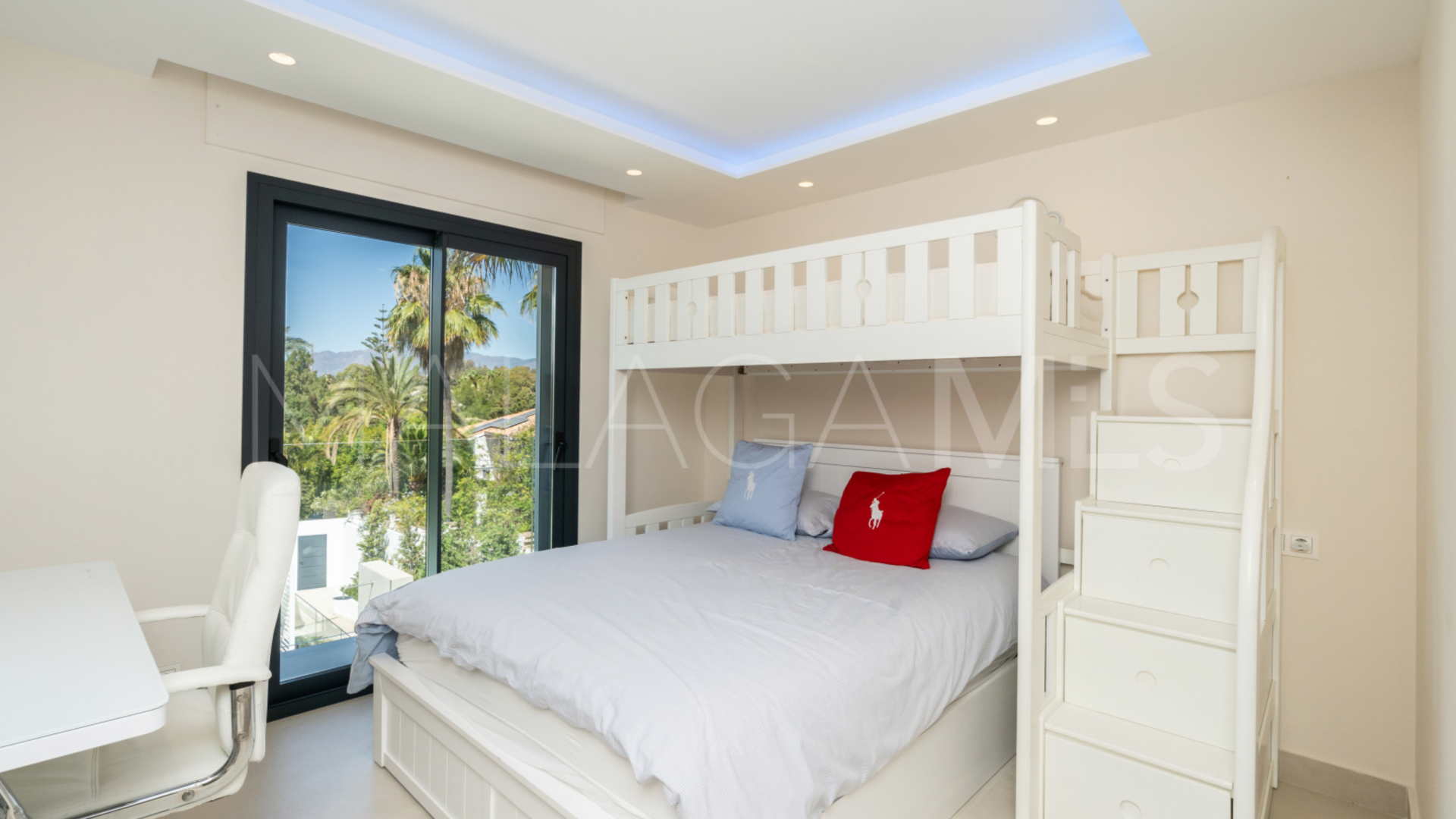 Villa for sale in Guadalmina Baja