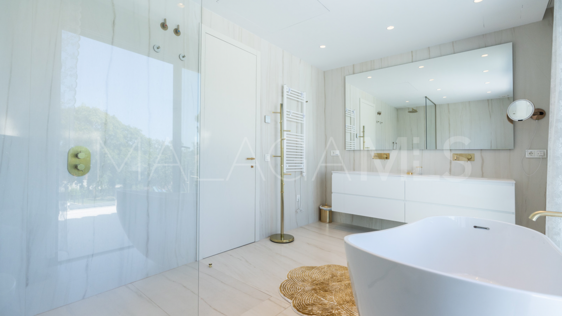 Villa for sale in Guadalmina Baja