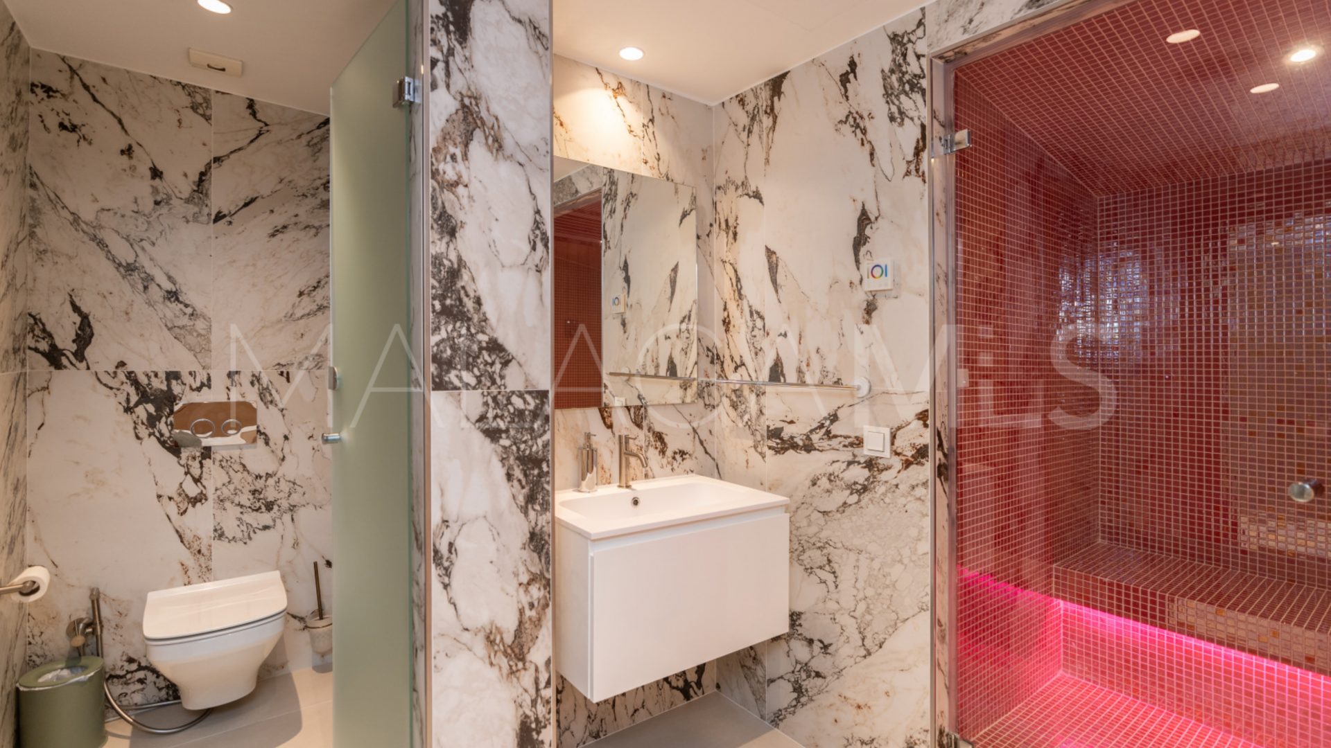 Villa for sale in Guadalmina Baja