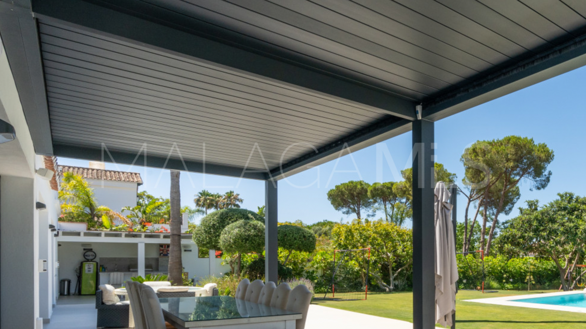 Villa for sale in Guadalmina Baja