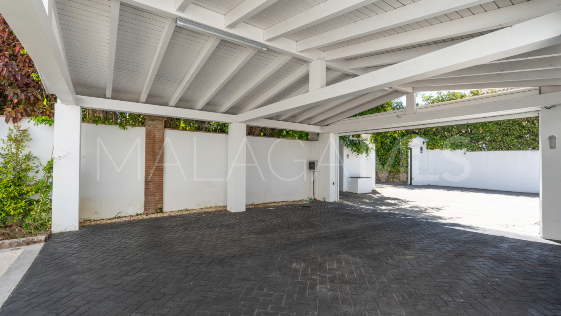 Villa for sale in Guadalmina Baja