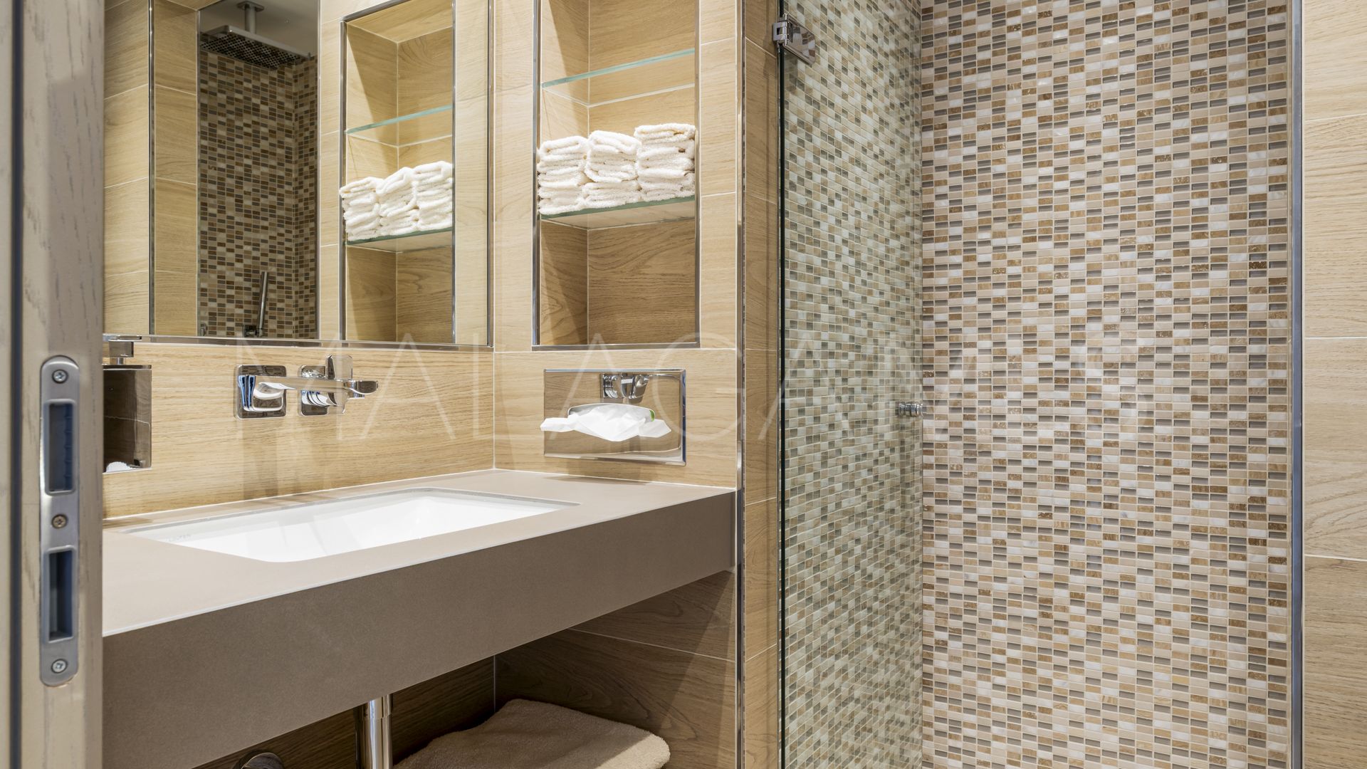 Buy duplex penthouse in Los Almendros