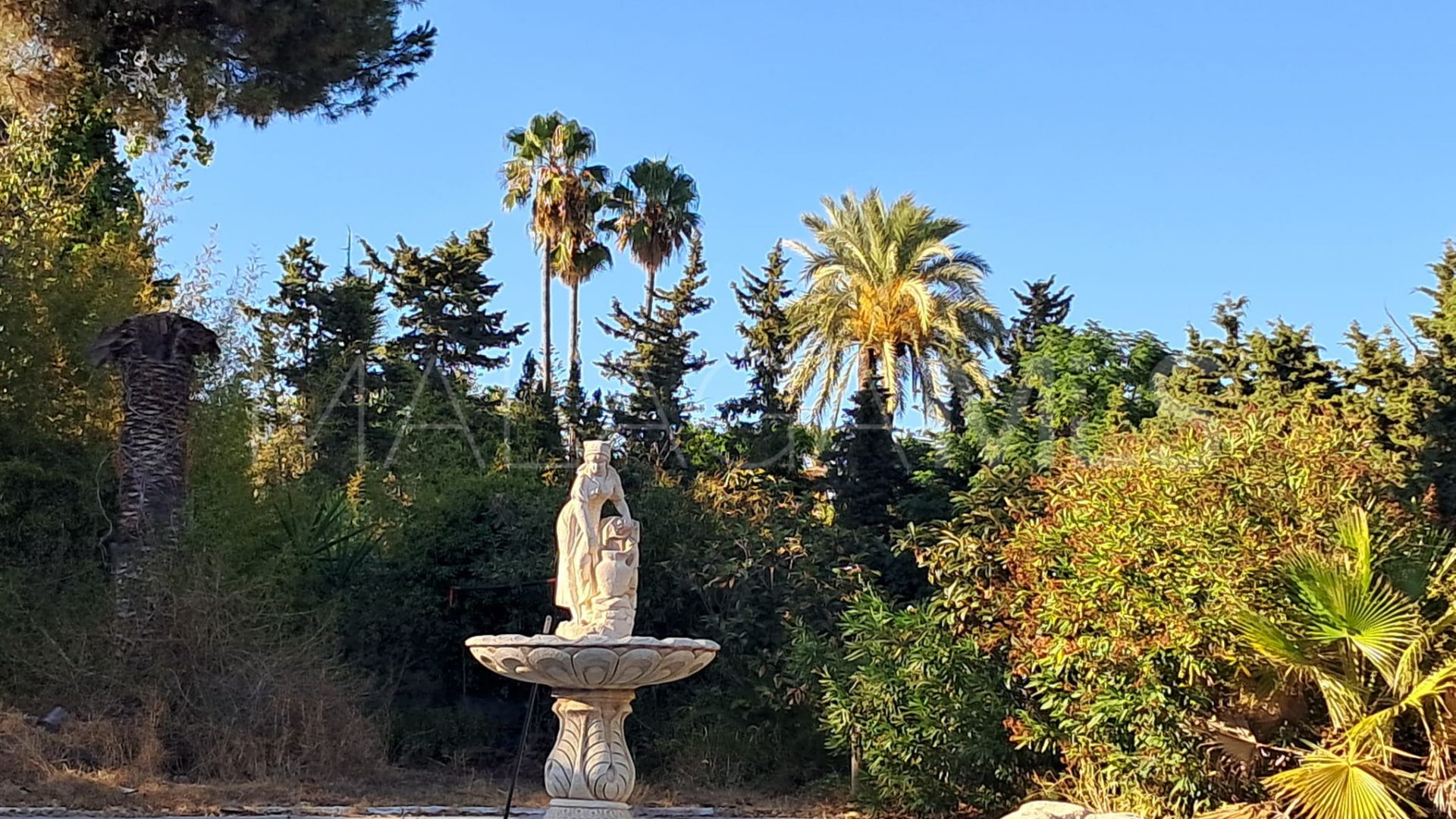 Villa for sale in New Golden Mile