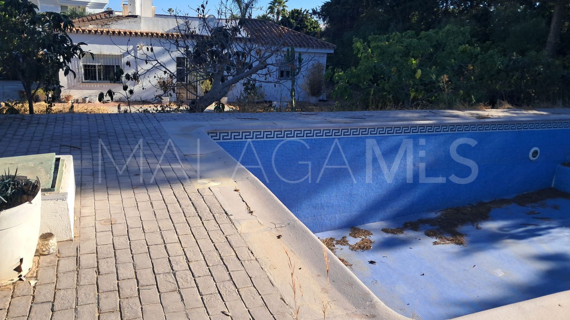 Villa for sale in New Golden Mile