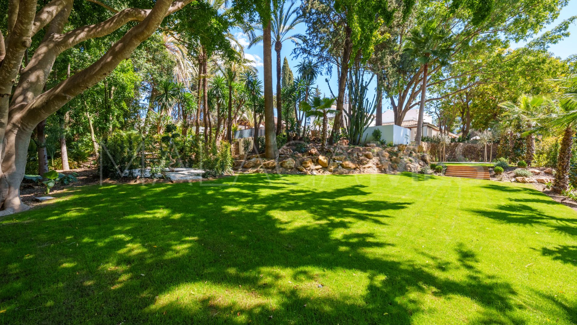 Se vende villa with 5 bedrooms in Las Brisas