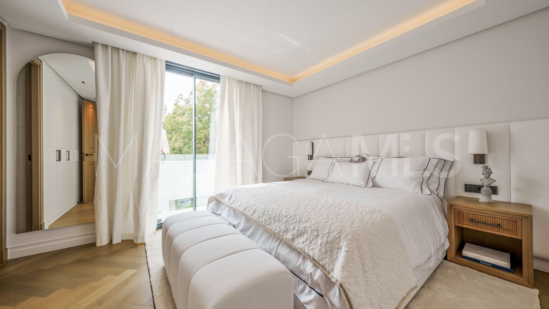 Se vende villa with 5 bedrooms in Las Brisas