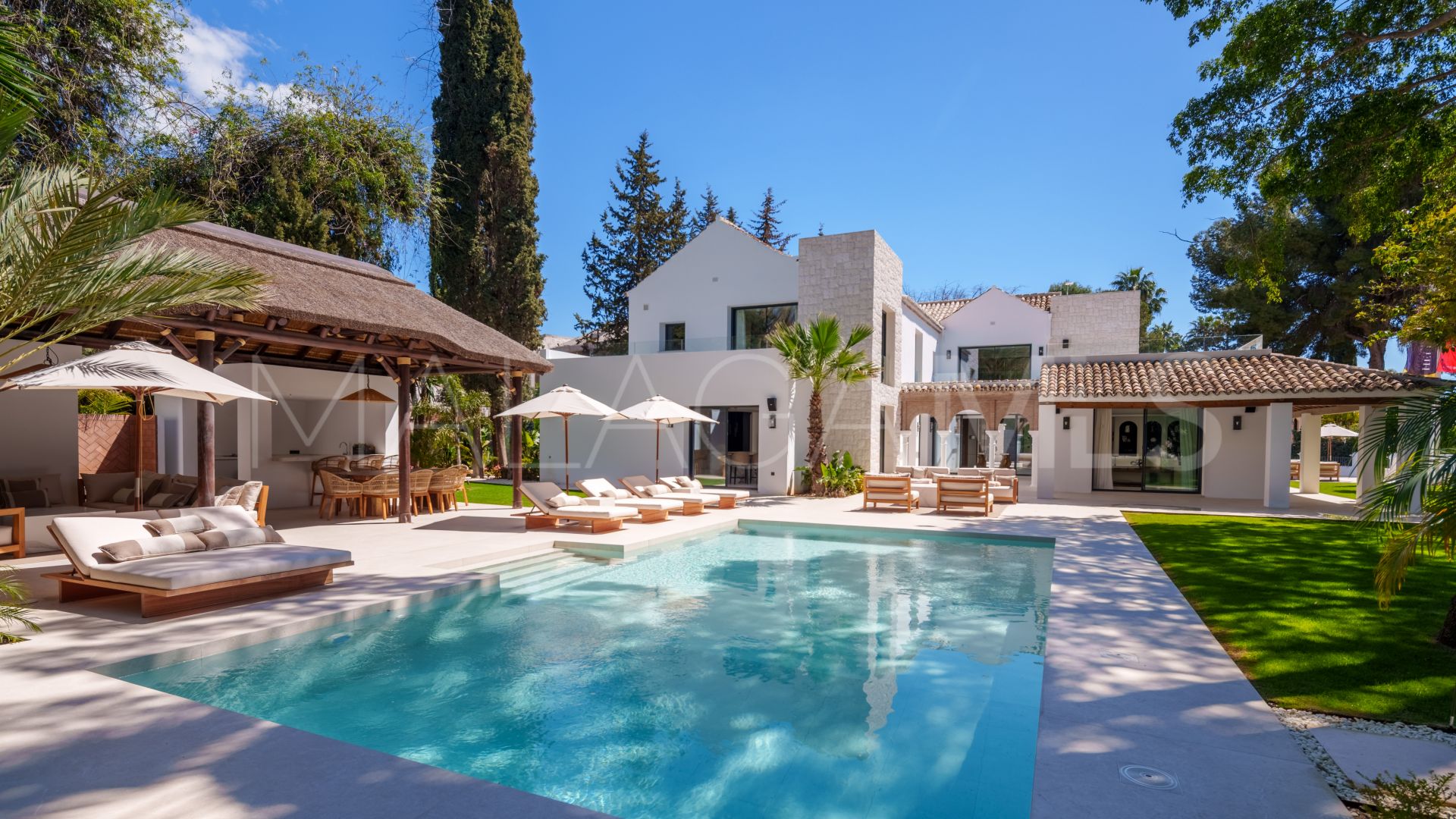 Se vende villa with 5 bedrooms in Las Brisas