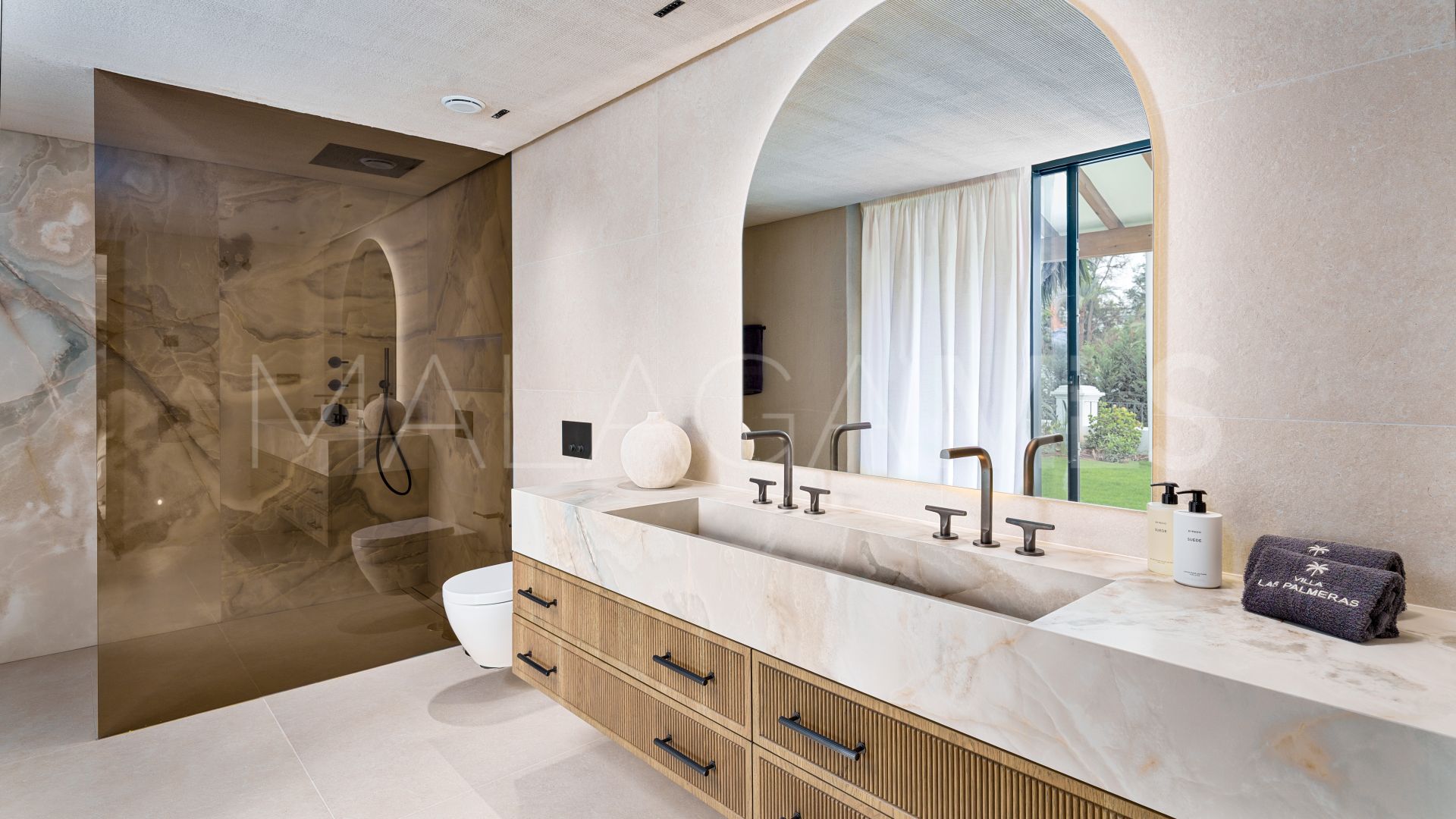 Se vende villa with 5 bedrooms in Las Brisas