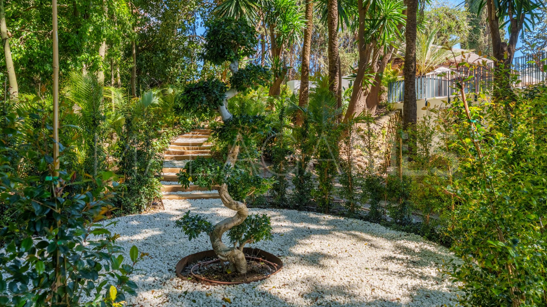 Se vende villa with 5 bedrooms in Las Brisas