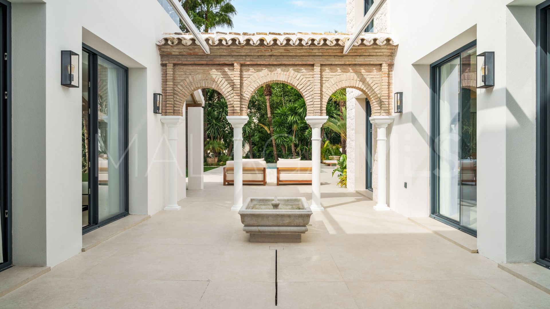 Se vende villa with 5 bedrooms in Las Brisas