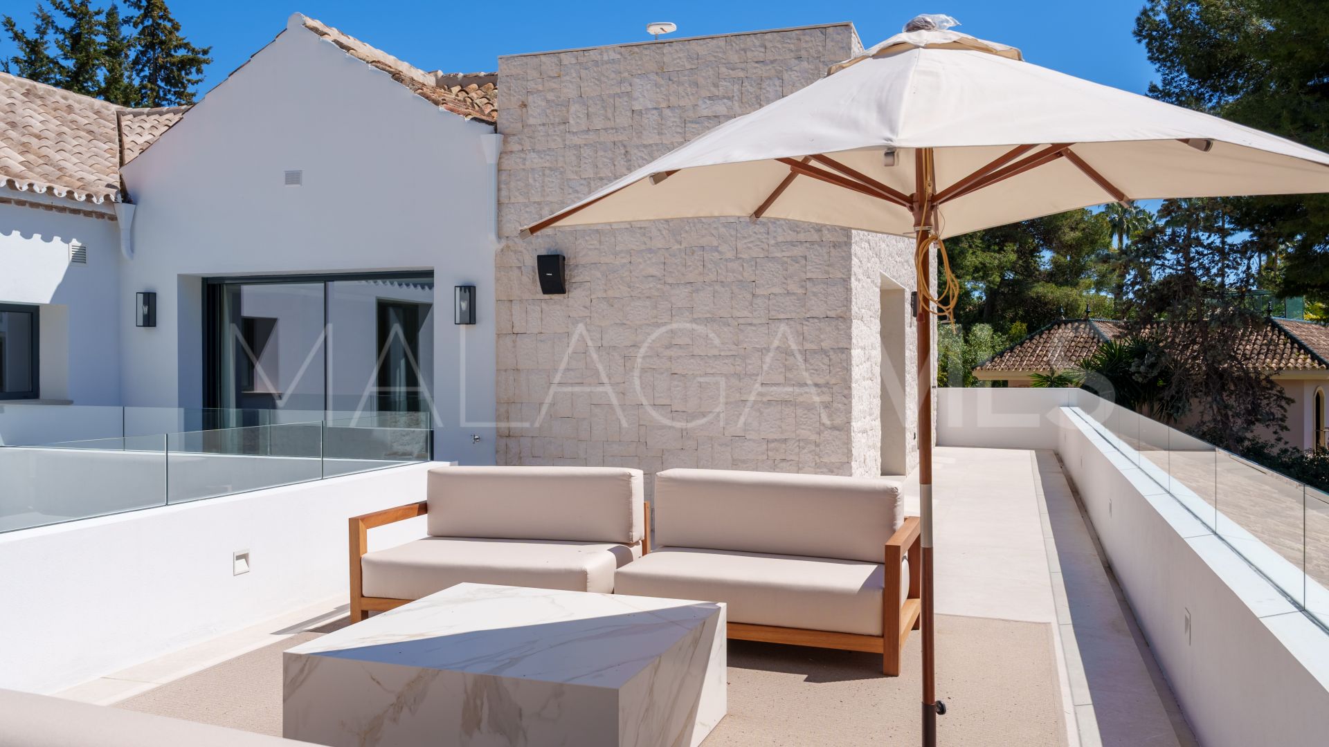 Se vende villa with 5 bedrooms in Las Brisas