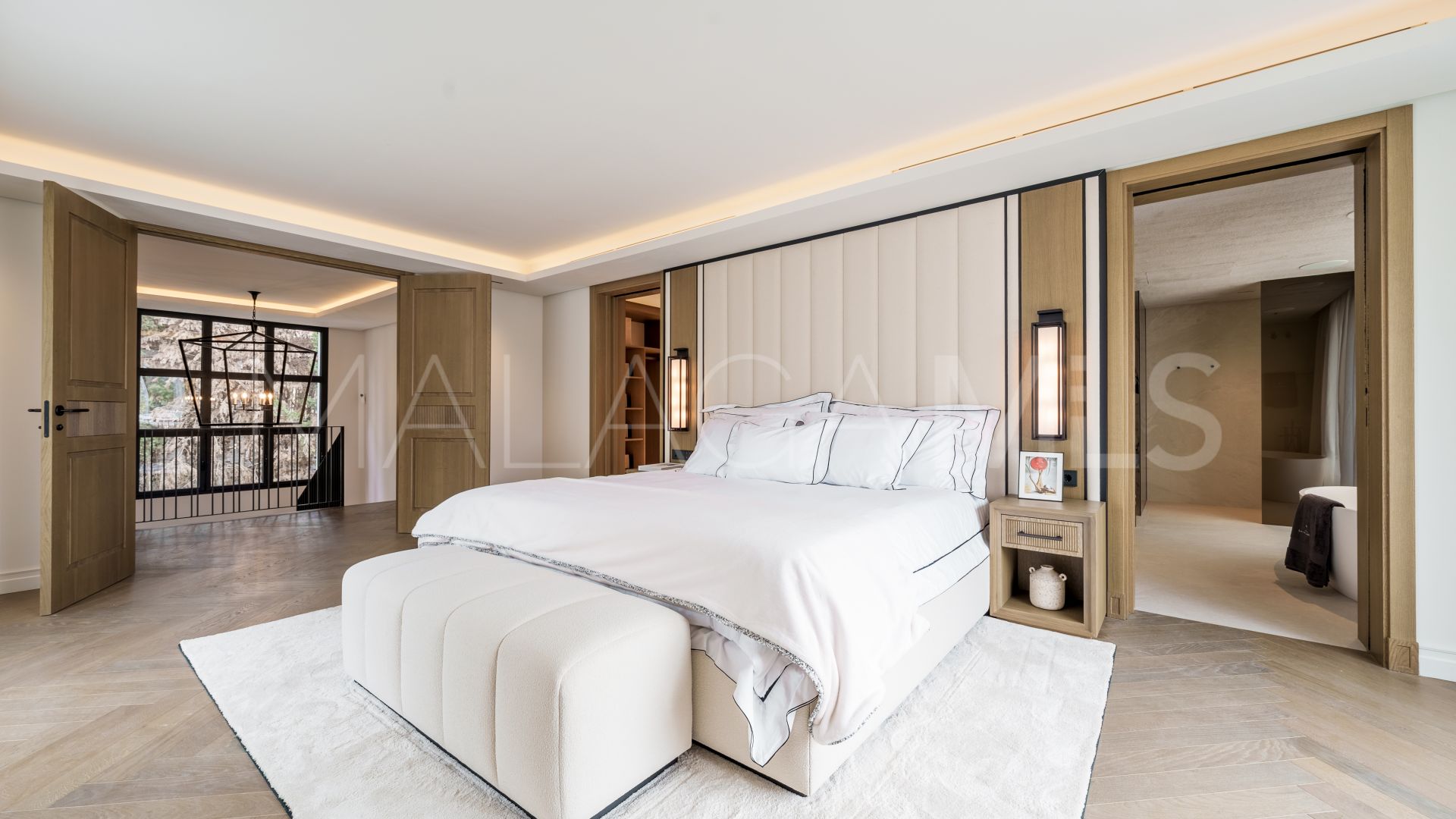 Se vende villa with 5 bedrooms in Las Brisas