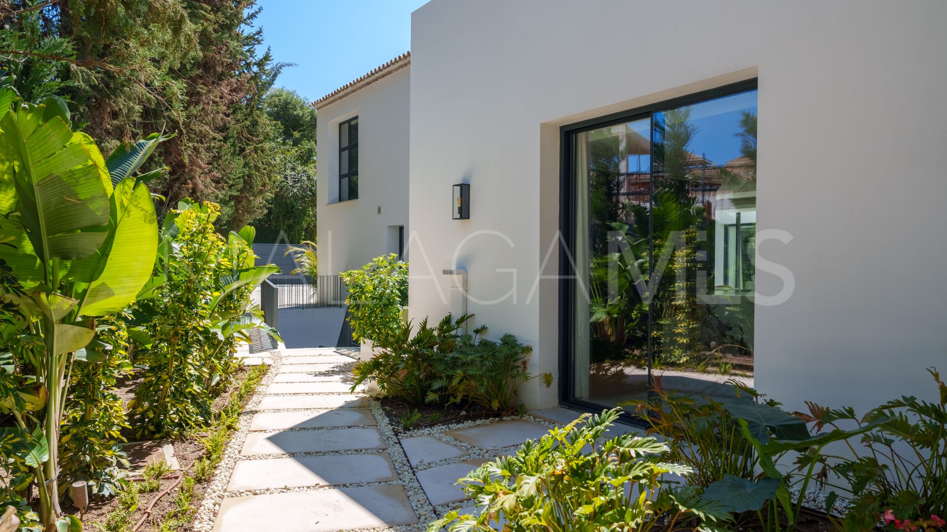 Se vende villa with 5 bedrooms in Las Brisas