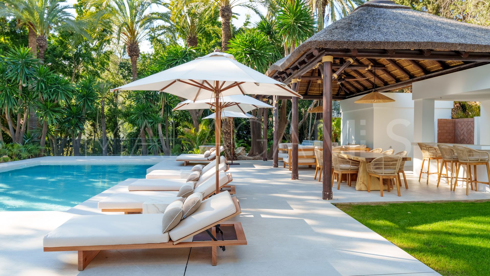 Se vende villa with 5 bedrooms in Las Brisas