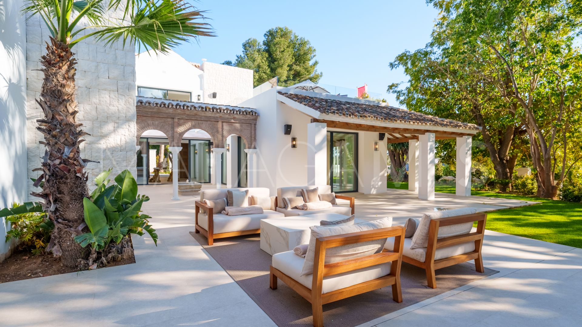 Se vende villa with 5 bedrooms in Las Brisas