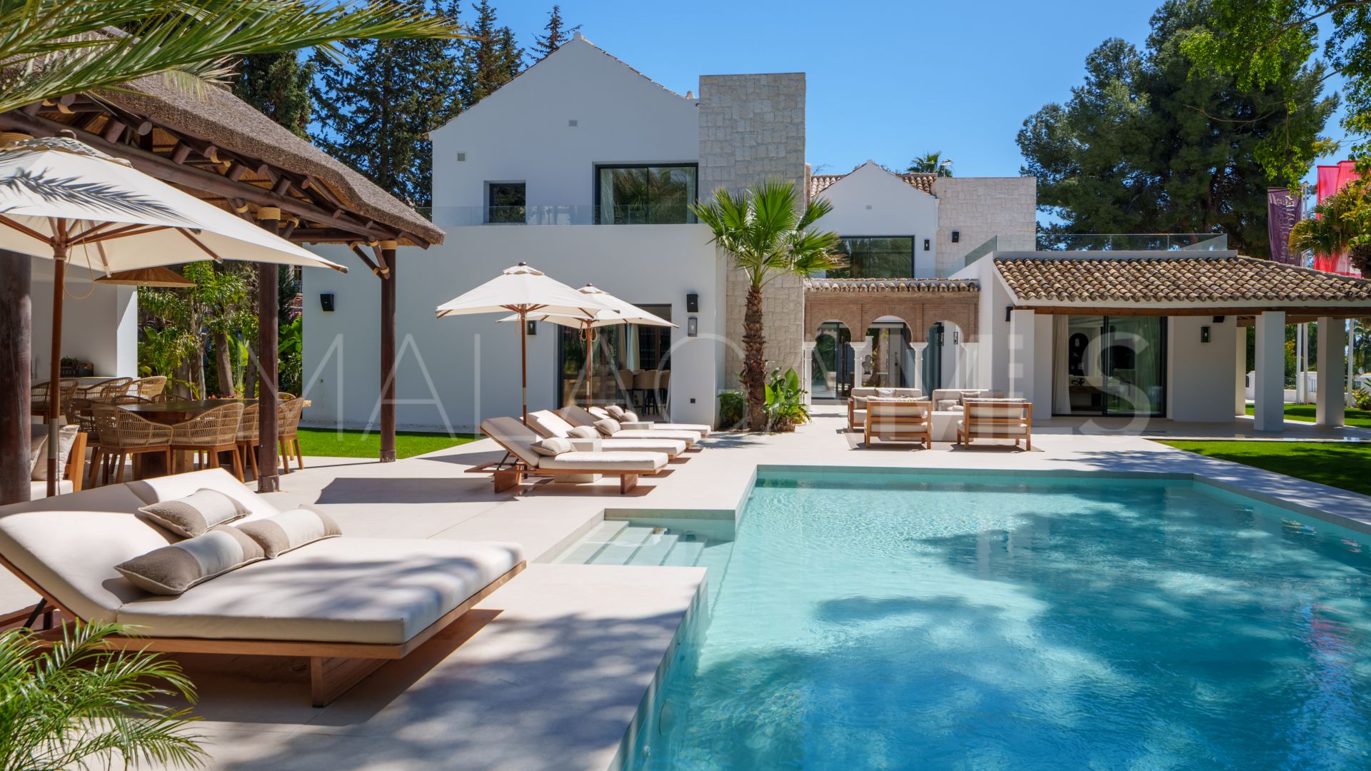 Se vende villa with 5 bedrooms in Las Brisas