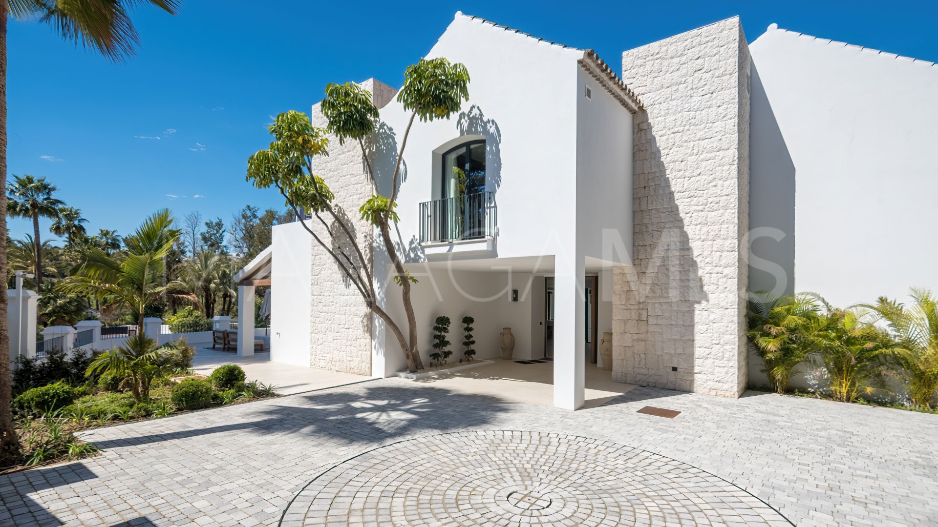 Se vende villa with 5 bedrooms in Las Brisas