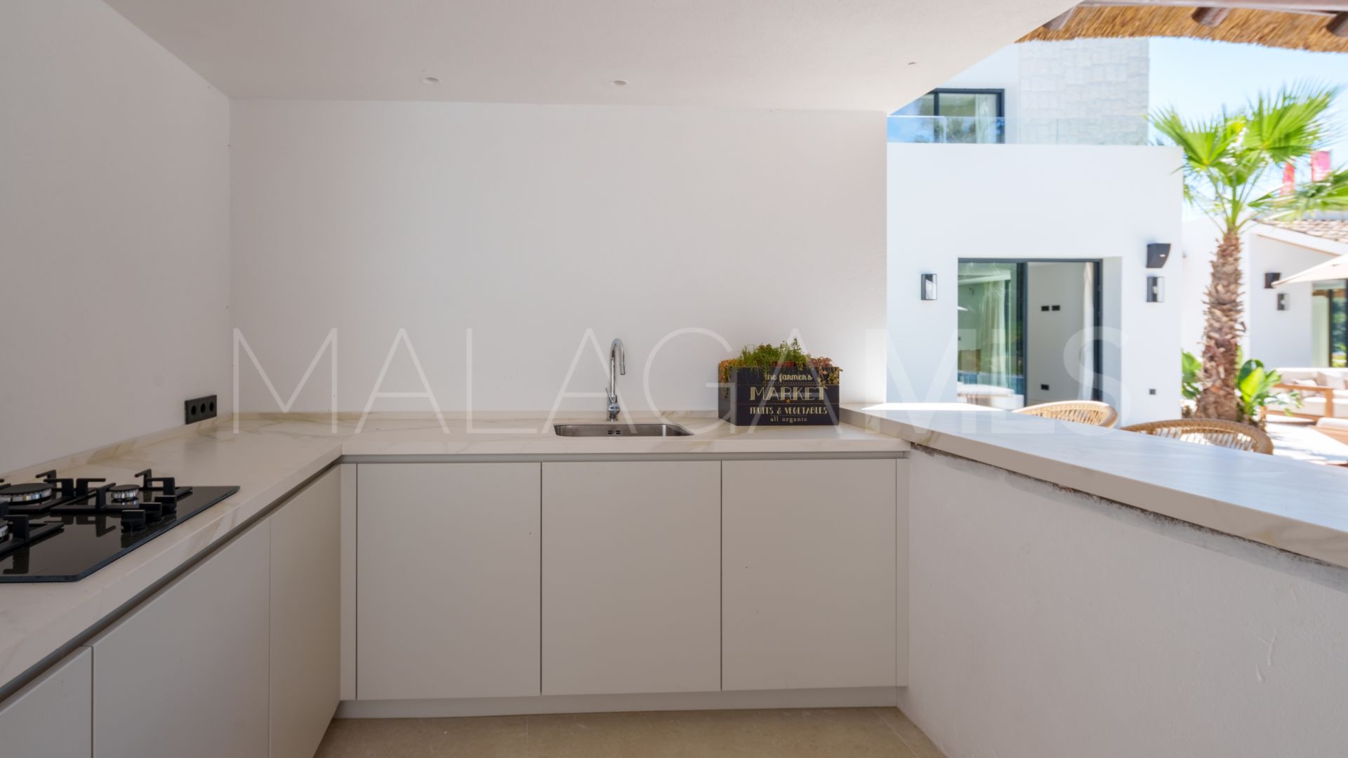 Se vende villa with 5 bedrooms in Las Brisas