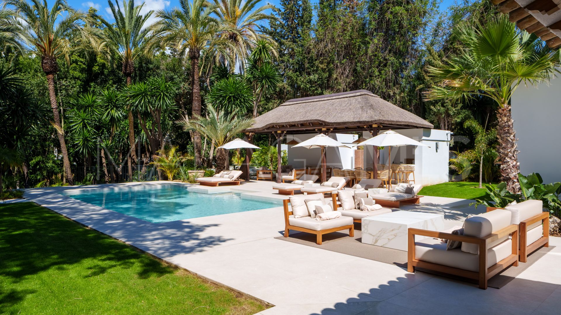 Se vende villa with 5 bedrooms in Las Brisas