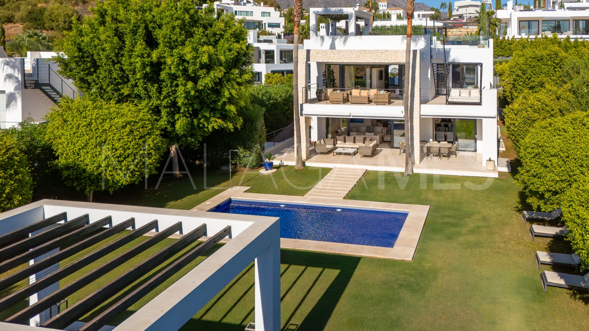 Se vende villa in Los Olivos de 6 bedrooms
