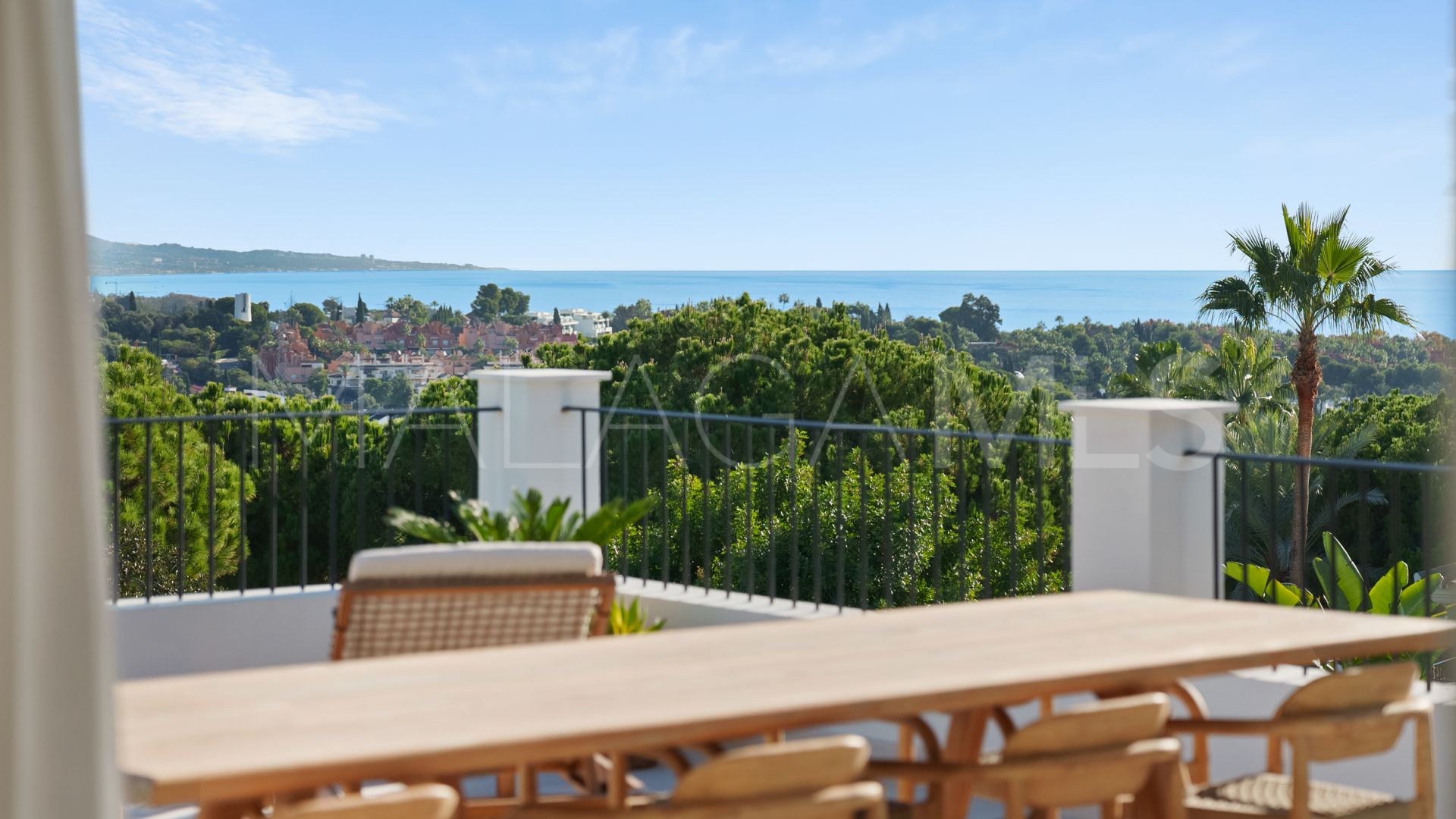 Villa for sale in Nueva Andalucia