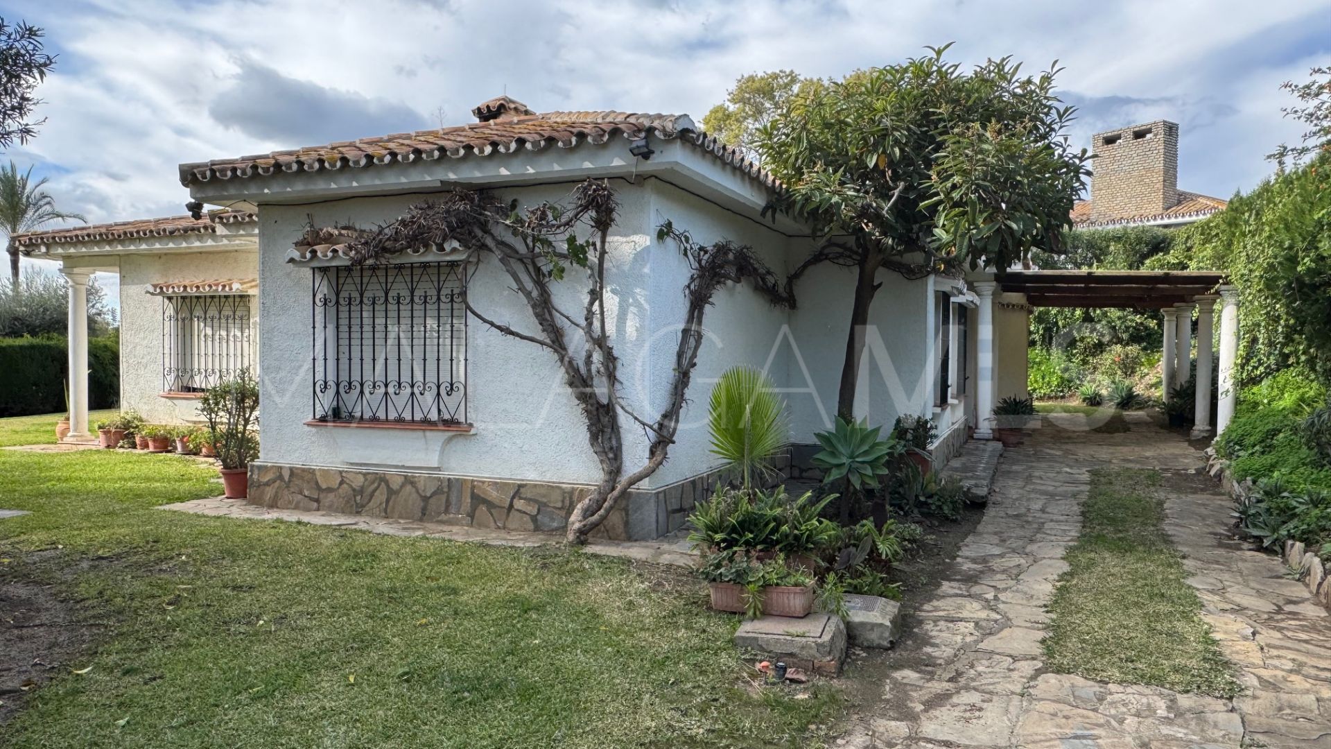 Villa for sale in Estepona