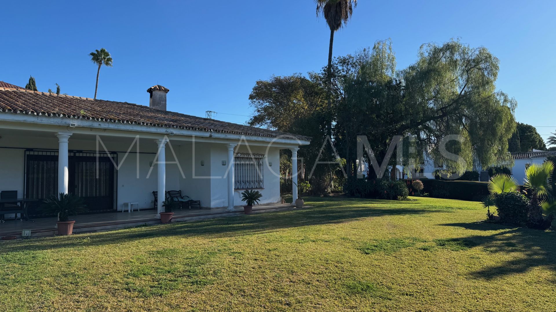 Villa for sale in Estepona