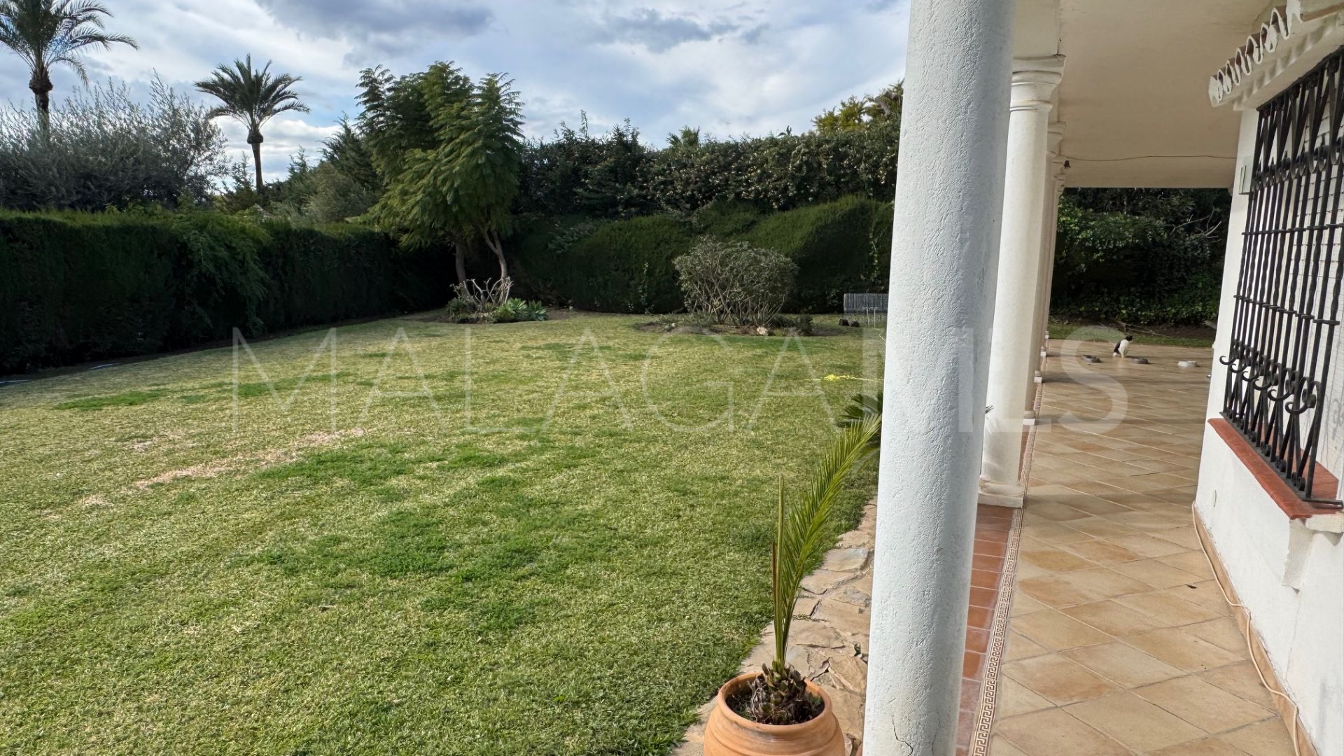 Villa for sale in Estepona