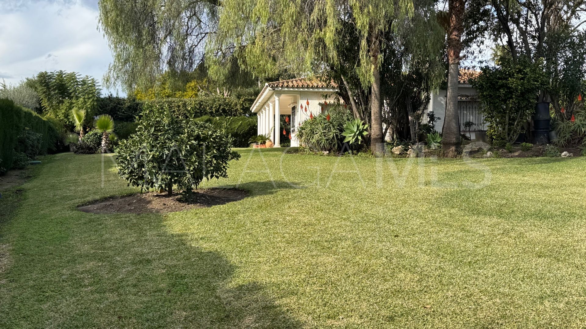 Villa for sale in Estepona