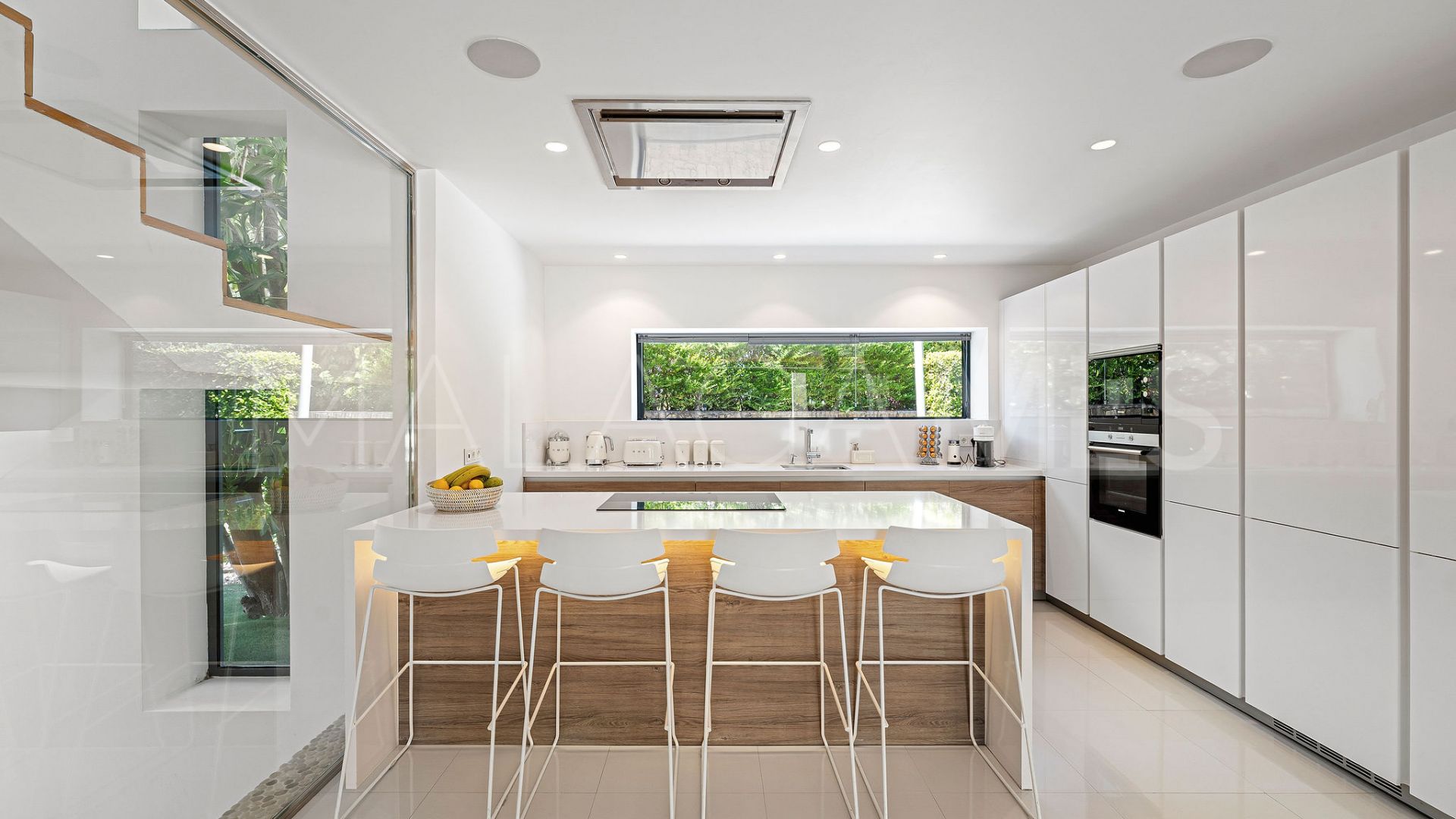 Buy villa in El Herrojo with 5 bedrooms