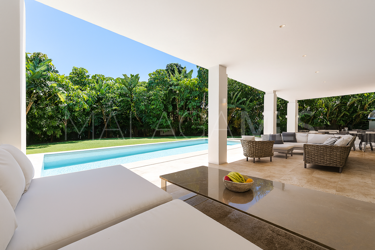 Buy villa in El Herrojo with 5 bedrooms