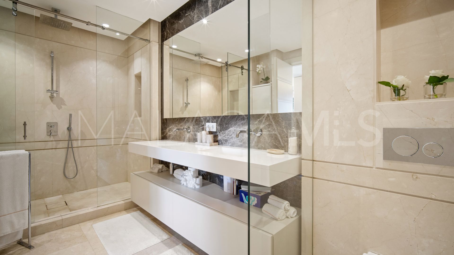 For sale 4 bedrooms apartment in La Trinidad