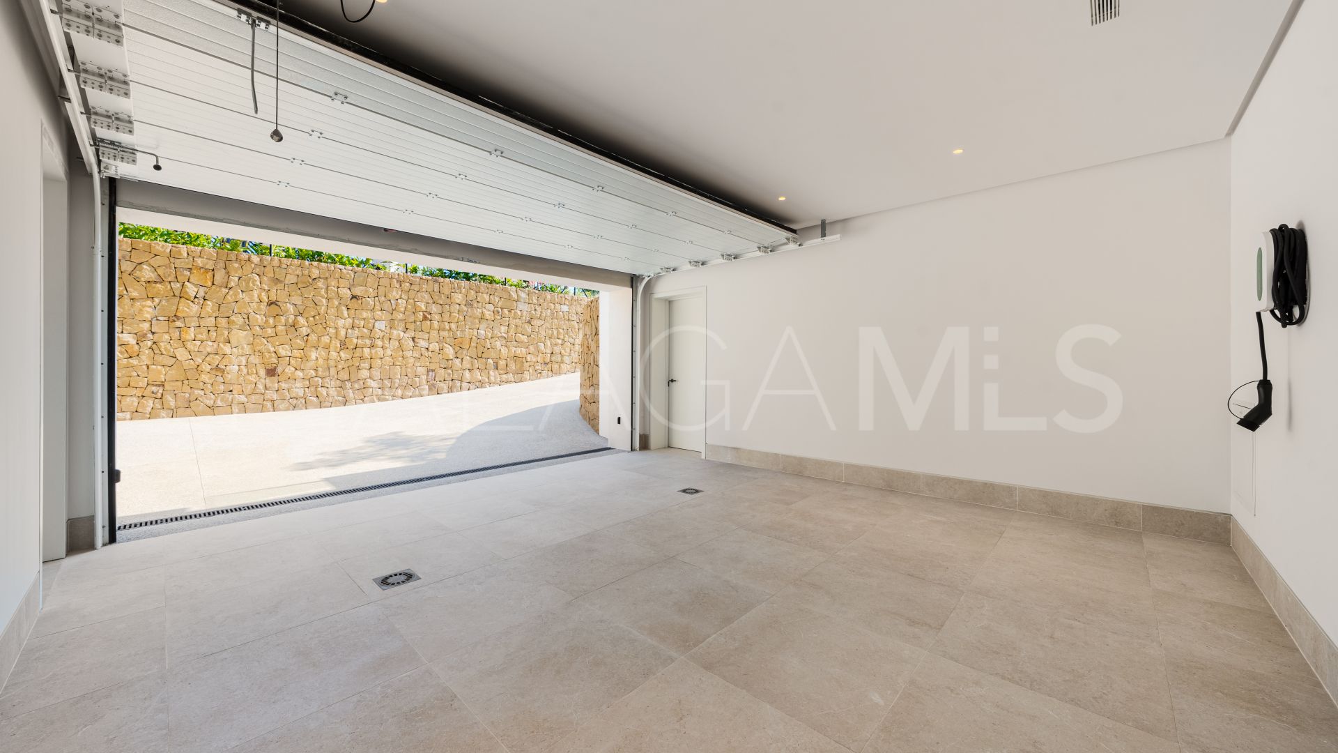 Villa for sale in Marbella Hill Club