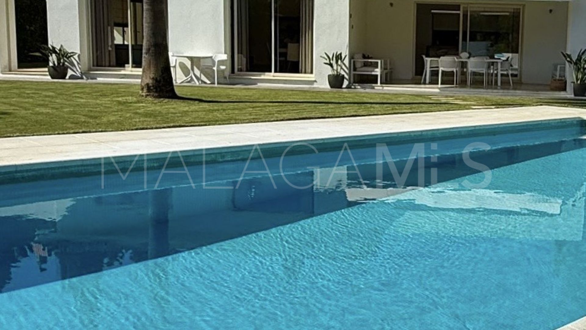 Villa for sale in Guadalmina Baja