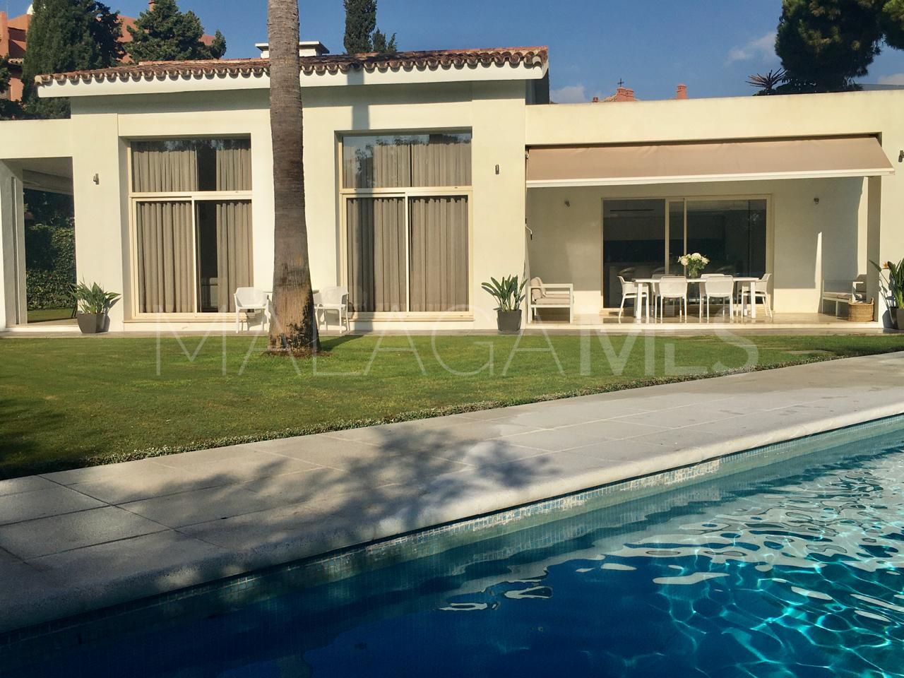 Villa for sale in Guadalmina Baja