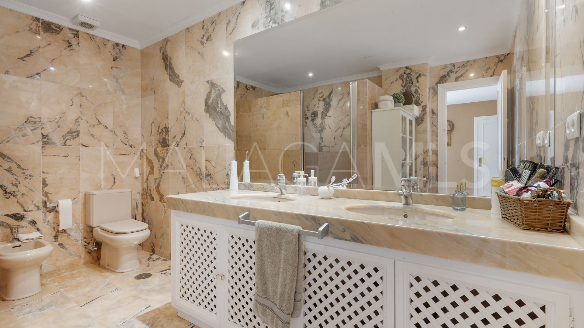 For sale apartment in Nueva Andalucia