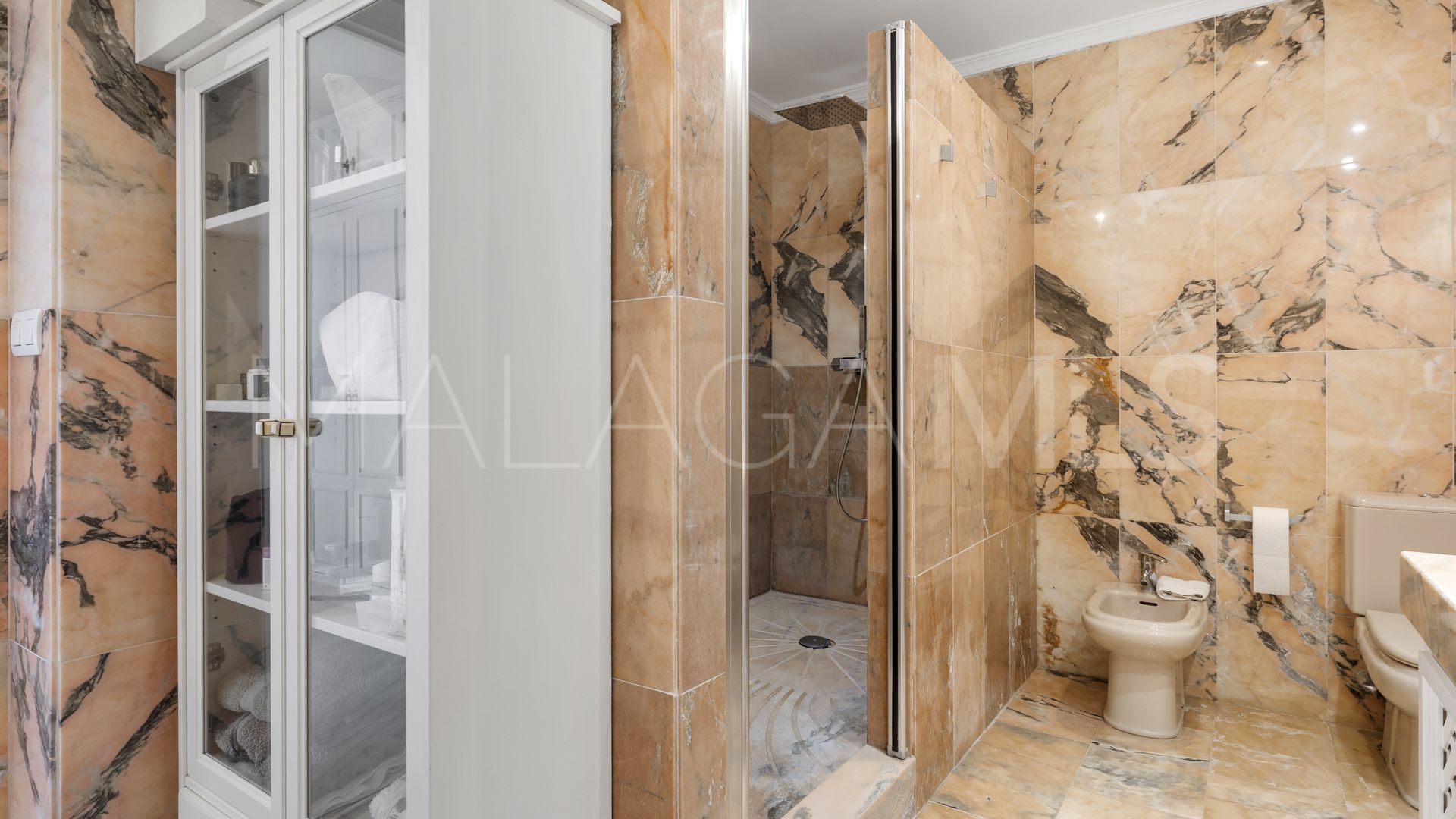 For sale apartment in Nueva Andalucia