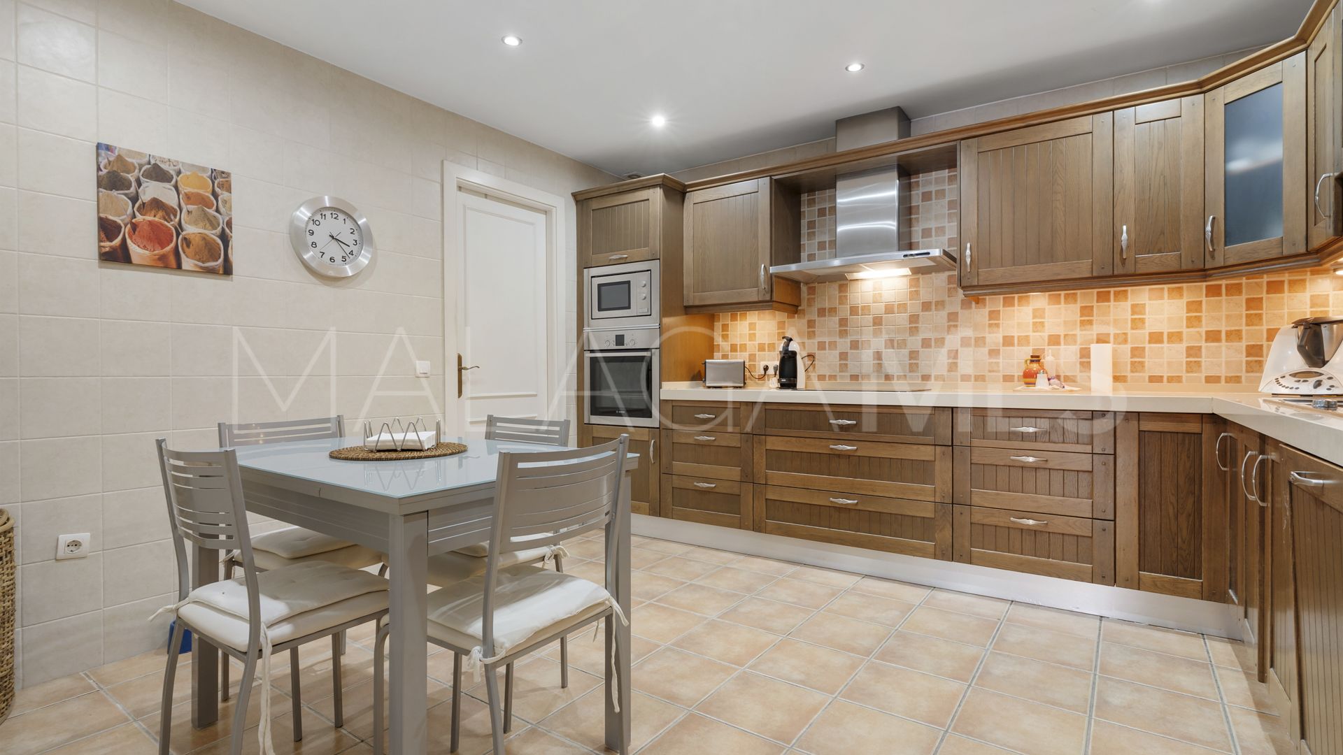 For sale apartment in Nueva Andalucia