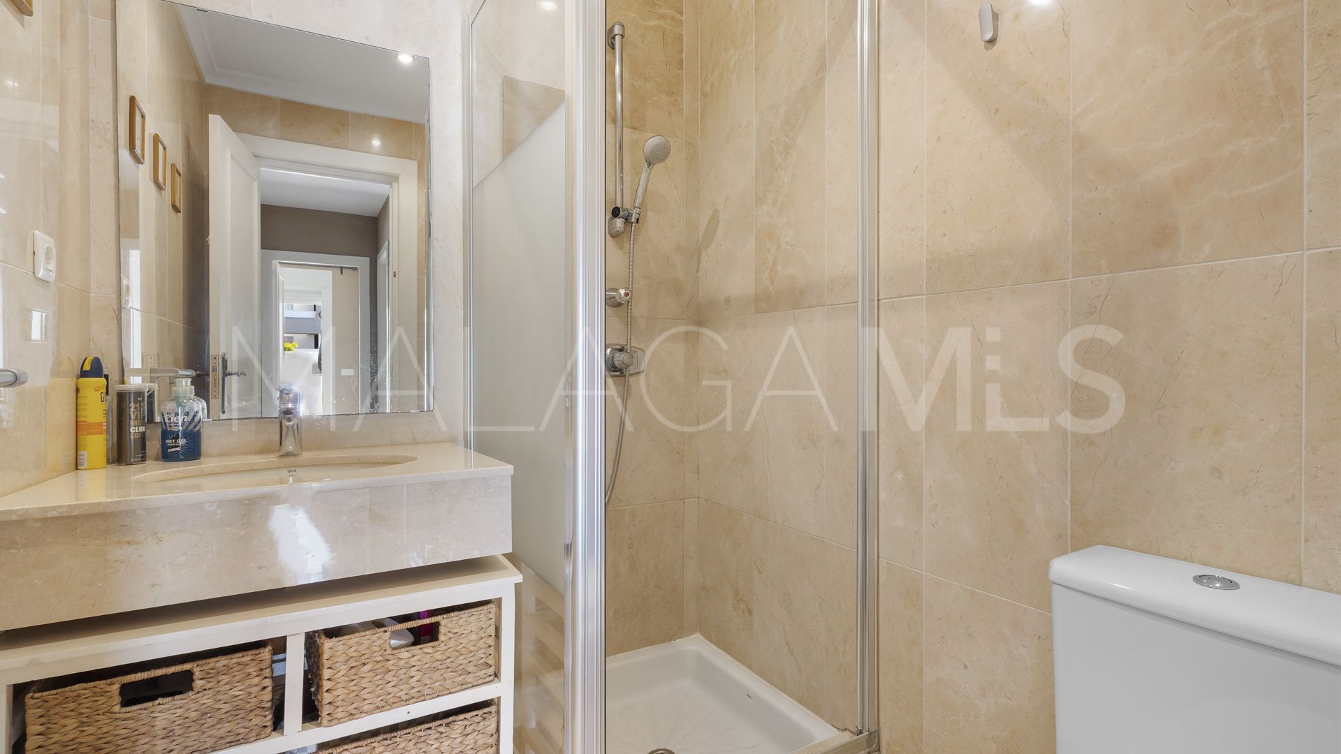 For sale apartment in Nueva Andalucia