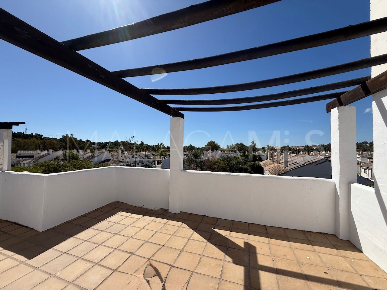 Zweistöckiges penthouse for sale in Los Naranjos de Marbella
